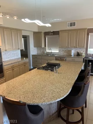 Photo #3: 2288309 Listing 
