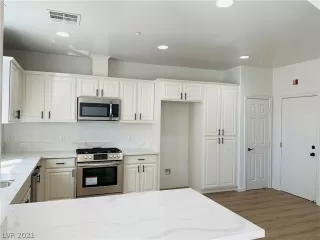 Photo #6: 2288383 Listing 