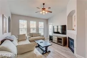 Photo #2: 2288405 Listing