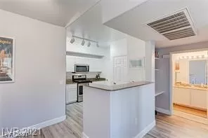 Photo #3: 2288405 Listing