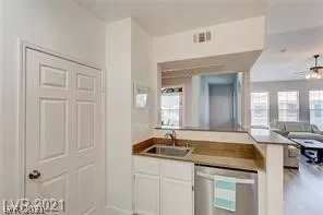 Photo #4: 2288405 Listing