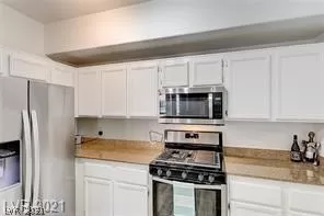 Photo #5: 2288405 Listing