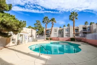 Photo #2: 2288436 Listing 