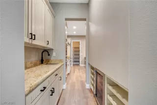 Photo #5: 2288439 Listing 