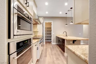 Photo #6: 2288439 Listing 