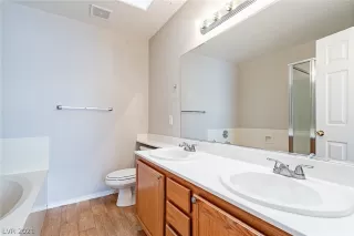 Photo #3: 2288448 Listing