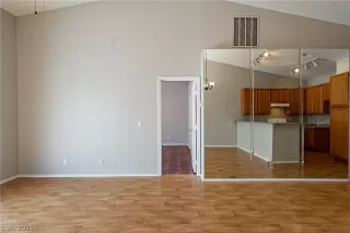 Photo #6: 2288448 Listing