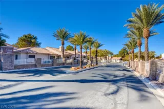 Photo #2: 2288494 Listing