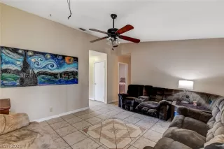 Photo #4: 2288532 Listing