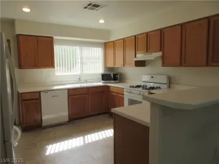 Photo #2: 2288541 Listing 