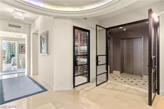 Photo #1: 2288581 Listing