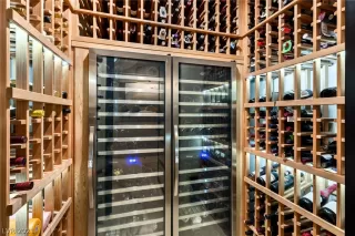 Photo #3: 2288581 Listing