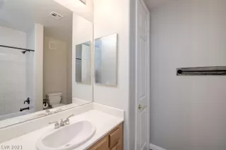 Photo #6: 2288597 Listing