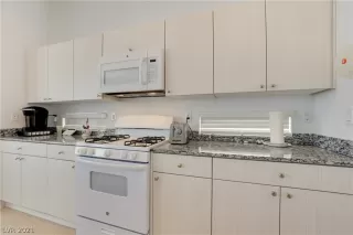 Photo #2: 2288610 Listing 