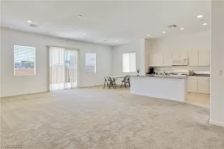 Photo #6: 2288610 Listing 