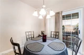 Photo #4: 2288619 Listing