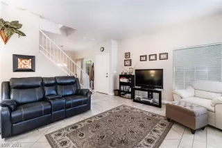 Photo #5: 2288619 Listing