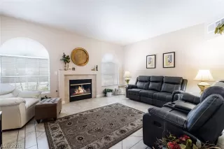 Photo #6: 2288619 Listing