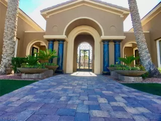 Photo #4: 2288690 Listing