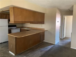 Photo #3: 2288708 Listing