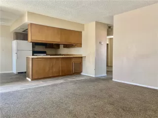 Photo #4: 2288708 Listing