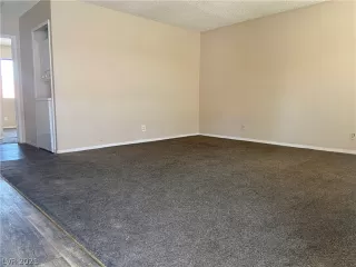 Photo #5: 2288708 Listing