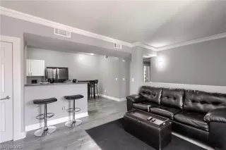 Photo #5: 2288725 Listing 