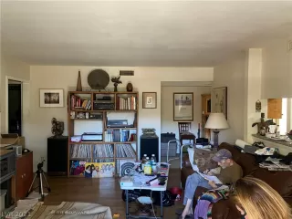 Photo #5: 2288739 Listing