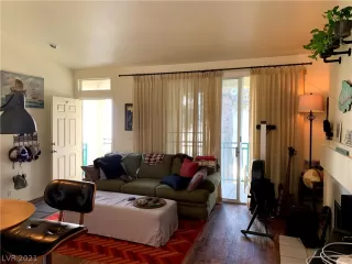 Photo #4: 2288740 Listing