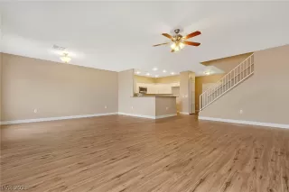 Photo #6: 2288751 Listing