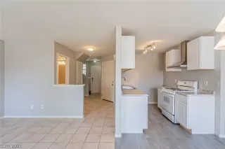 Photo #5: 2288754 Listing