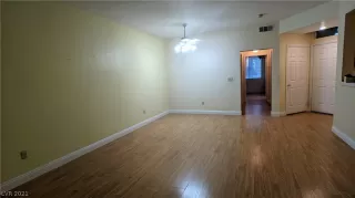 Photo #3: 2288783 Listing