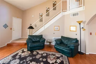 Photo #3: 2288826 Listing