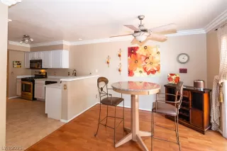 Photo #4: 2288826 Listing