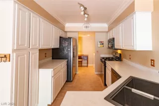 Photo #5: 2288826 Listing