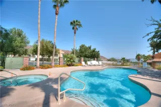 Photo #4: 2288895 Listing