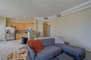 Photo #6: 2288895 Listing