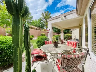 Photo #4: 2288939 Listing