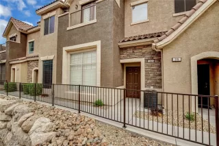 Photo #1: 2288952 Listing