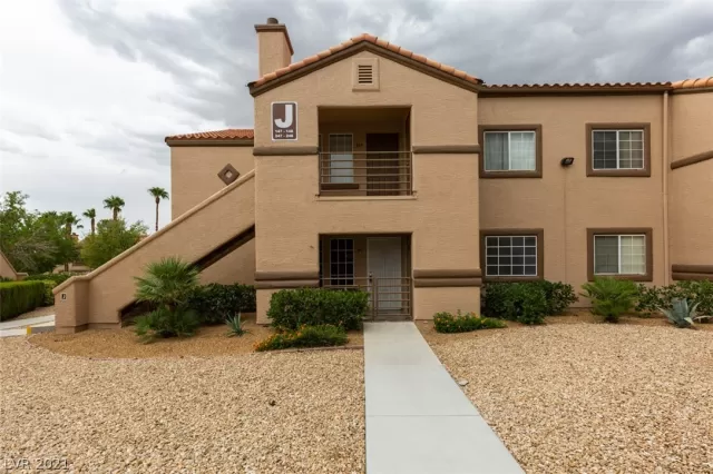 MLS: 2288953 Condo For Sale