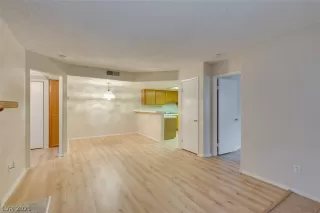 Photo #6: 2288953 Listing 