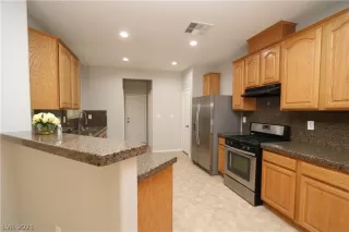 Photo #2: 2288983 Listing