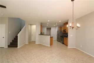 Photo #5: 2288983 Listing