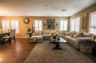 Photo #6: 2289012 Listing