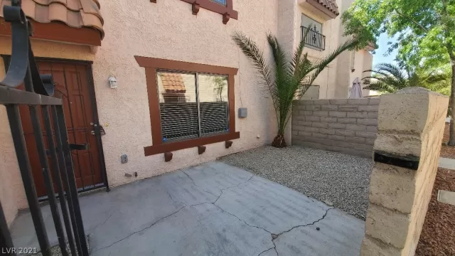 MLS: 2289065 Condo For Sale