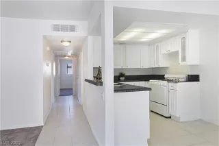 Photo #3: 2289083 Listing