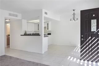 Photo #5: 2289083 Listing