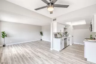 Photo #4: 2289112 Listing