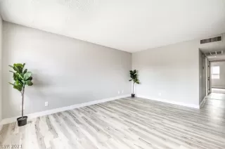 Photo #5: 2289112 Listing