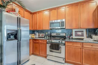 Photo #3: 2289152 Listing